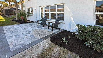 Mit einem KLICK aufs Bild vergr&ouml;ssert es sich. Mit F11 macht man es noch gr&ouml;sser. Mit dem grossen Bild wird gleichzeitig eine SLIDE-SHOW zur Verf&uuml;gung gestellt. Es geht VOR oder ZUR&Uuml;CK in dem man RECHTS oder LINKS auf das grosse Bild klickt. Beendet wird die Gross-Darstellung durch KLICK in den abgedunkelten Bereich oder auf (x).