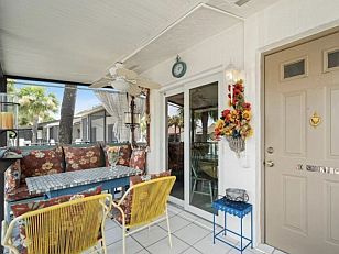 Mit einem KLICK aufs Bild vergrössert es sich. Mit F11 macht man es noch grösser. Mit dem grossen Bild wird gleichzeitig eine SLIDE-SHOW zur Verfügung gestellt. Es geht VOR oder ZURÜCK in dem man RECHTS oder LINKS auf das grosse Bild klickt. Beendet wird die Gross-Darstellung durch KLICK in den abgedunkelten Bereich oder auf (x).