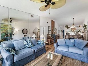 Mit einem KLICK aufs Bild vergrössert es sich. Mit F11 macht man es noch grösser. Mit dem grossen Bild wird gleichzeitig eine SLIDE-SHOW zur Verfügung gestellt. Es geht VOR oder ZURÜCK in dem man RECHTS oder LINKS auf das grosse Bild klickt. Beendet wird die Gross-Darstellung durch KLICK in den abgedunkelten Bereich oder auf (x).